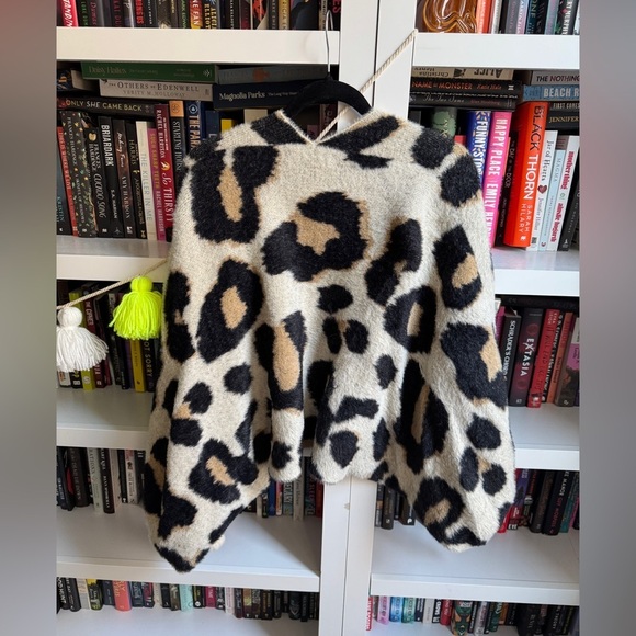 Forever 21 cheetah print oversized knit fuzzy cape cardigan shawl sweater - Picture 5 of 5